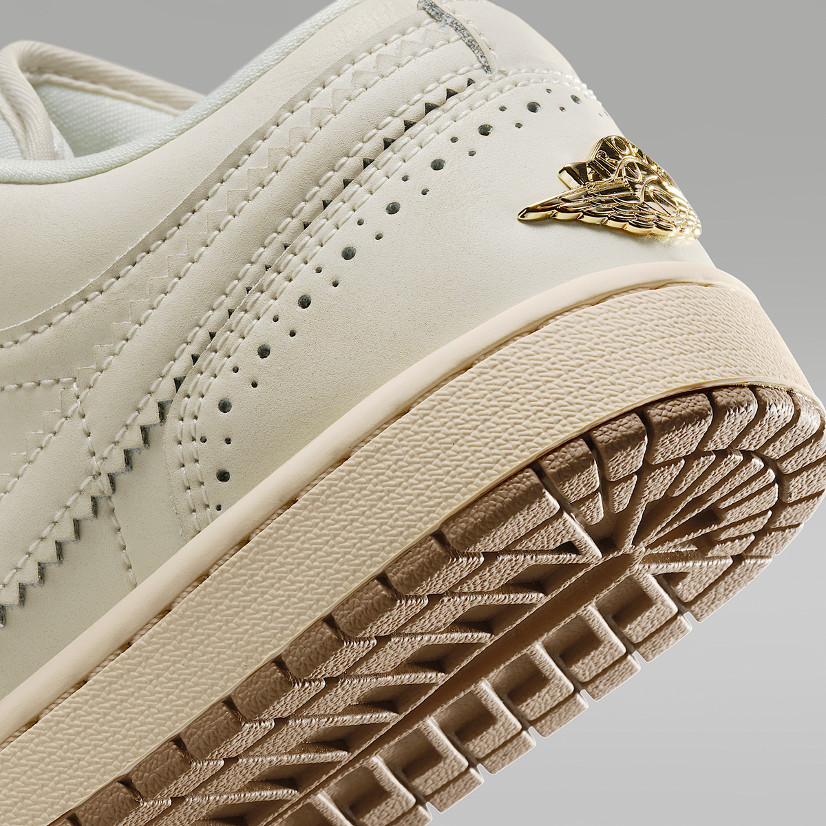 Air Jordan 1 Low SE Chalk Metallic Gold Pearl White Chalk Women's - heel and outsole detail