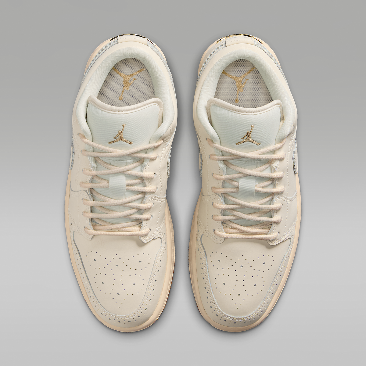 Air Jordan 1 Low SE Chalk Metallic Gold Pearl White Chalk Women's - top view of the pair